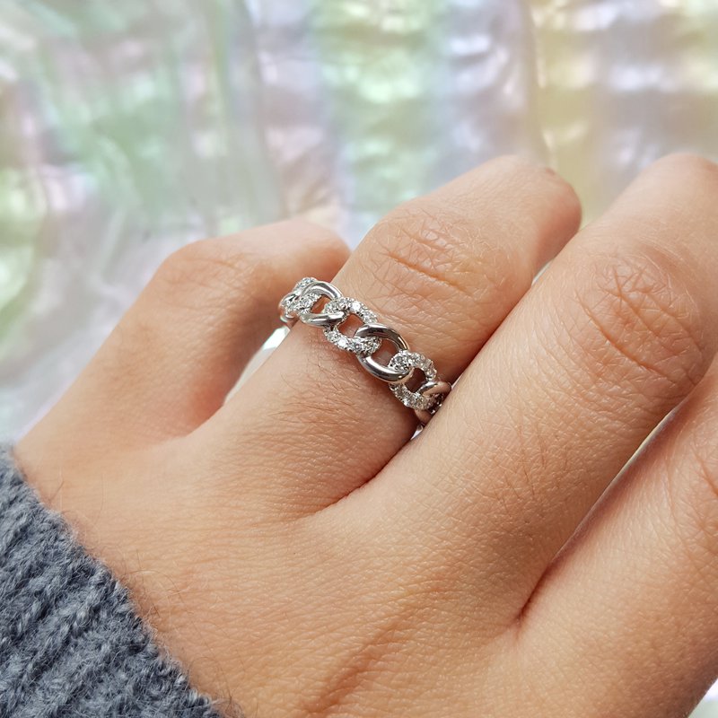 Gems One Chain Link Style Ring