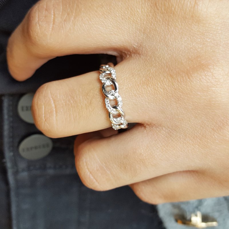 Gems One Chain Link Style Ring