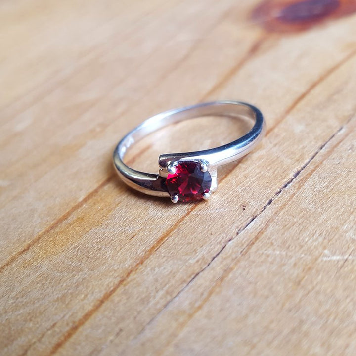 Arizona Anthill Garnet Silver Jewelry Petite Offset Ring