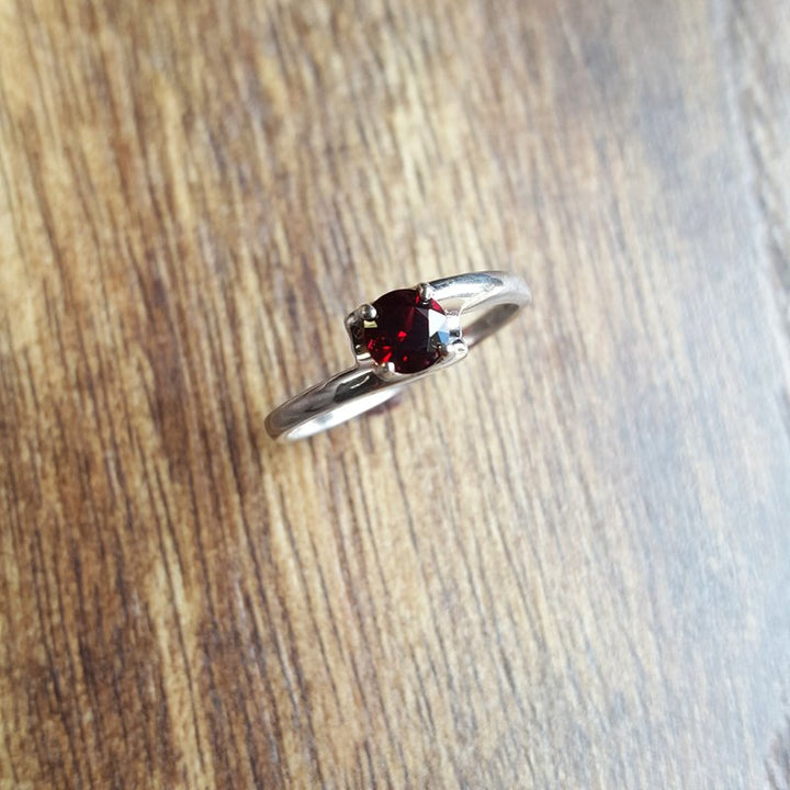 Arizona Anthill Garnet Silver Jewelry Petite Offset Ring