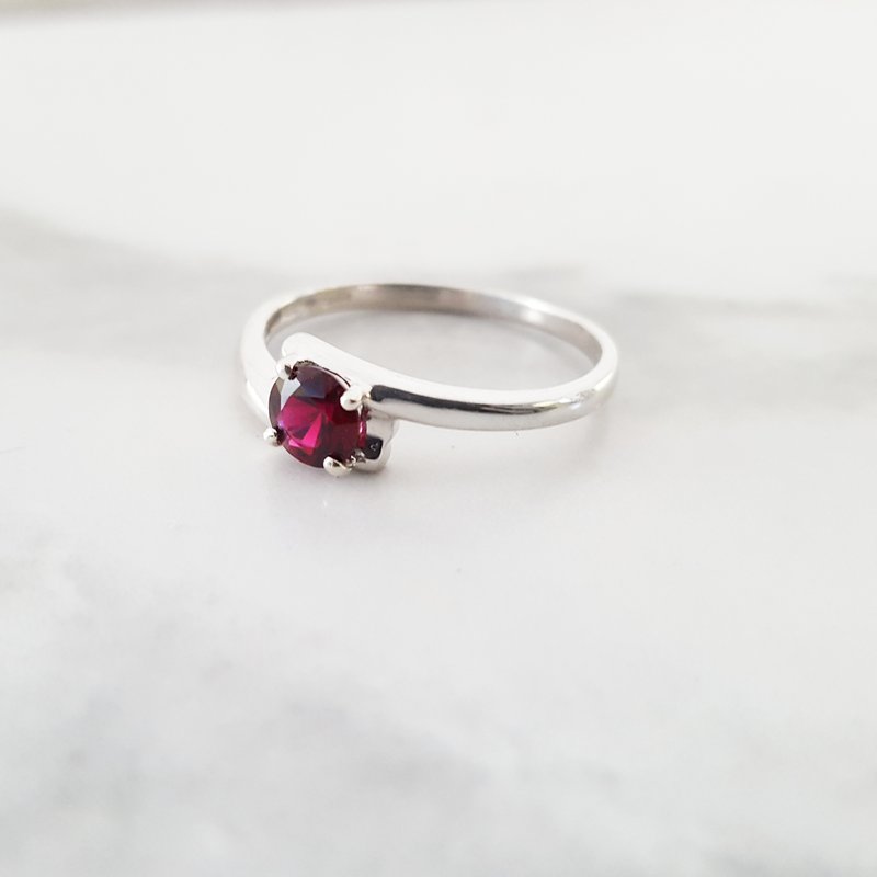 Arizona Anthill Garnet Silver Jewelry Petite Offset Ring 380361