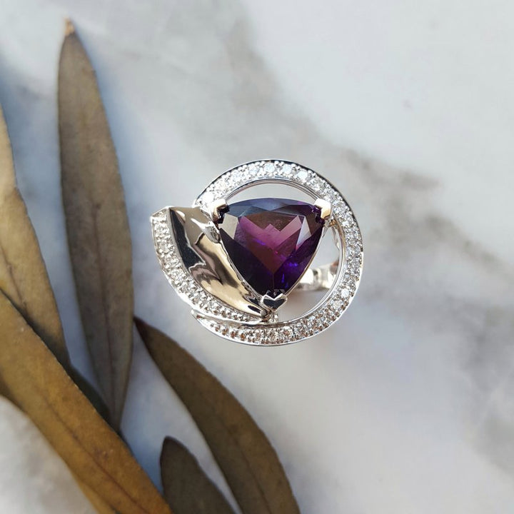Amethyst Gold Jewelry Trillion Cut Swirl Ring