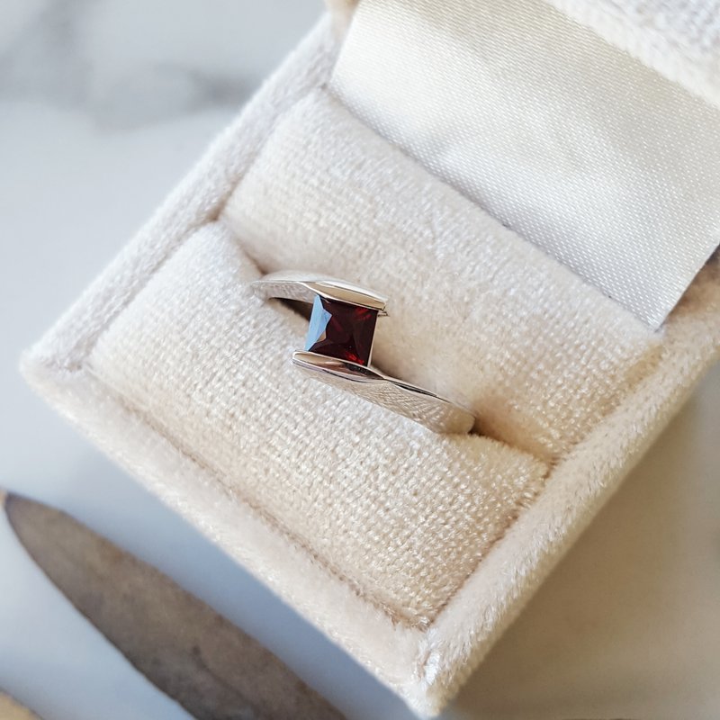 Arizona Anthill Garnet Silver Jewelry Modern Square Garnet Ring 380493