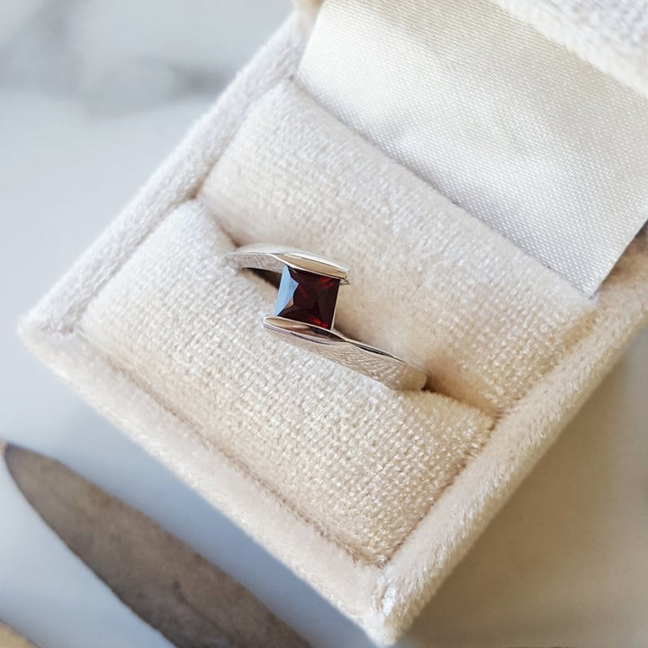 Arizona Anthill Garnet Silver Jewelry Modern Square Garnet Ring 380493