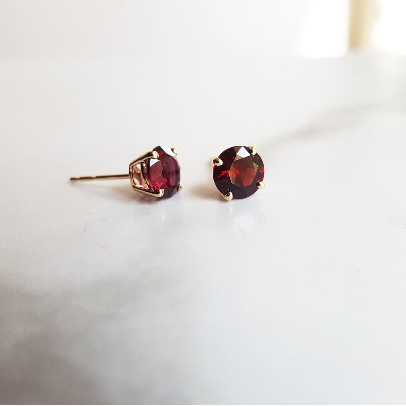 Arizona Anthill Garnet Gold Jewelry Essential Stud Earrings