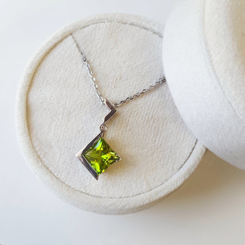 Arizona Peridot Gold Jewelry Zig Zag Pendant