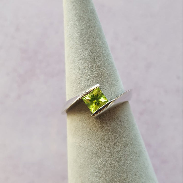 Arizona Peridot Silver Jewelry Modern Square Peridot Ring