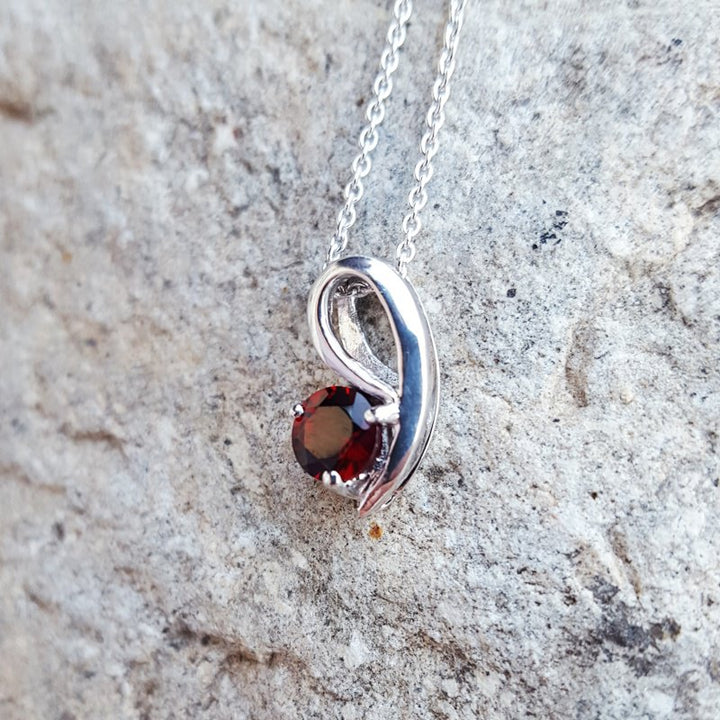 Arizona Anthill Garnet Silver Jewelry Arizona Garnet Swoop Necklace 380445