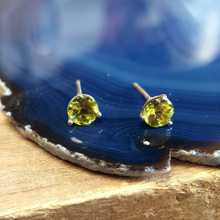 Arizona Peridot Gold Jewelry 5mm Peridot Studs