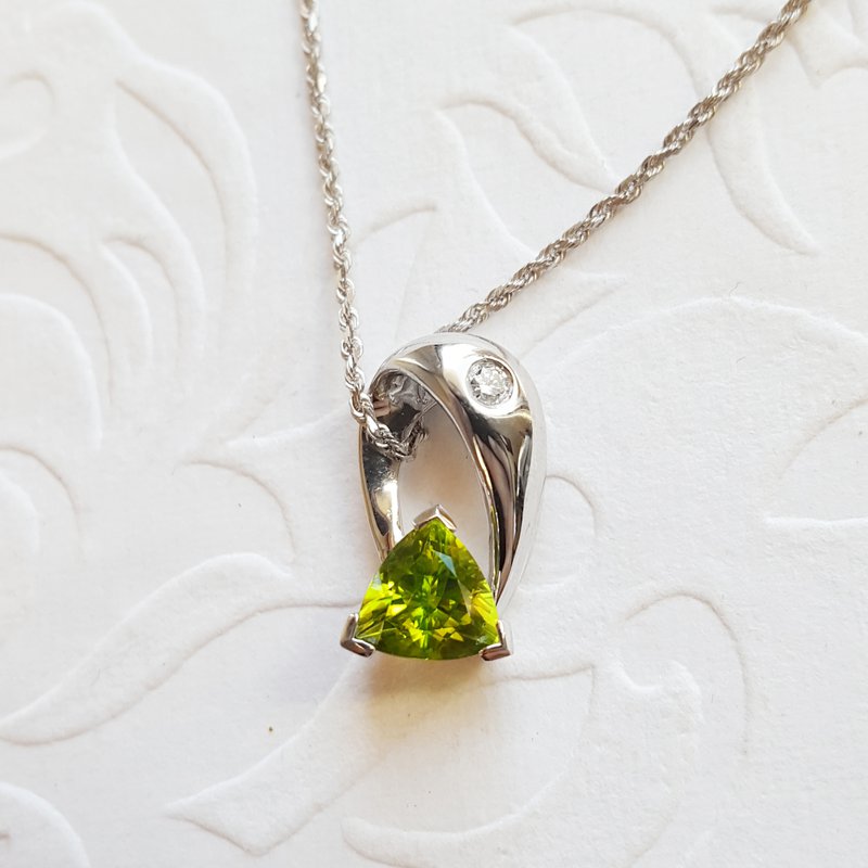 Arizona Peridot Gold Jewelry Trillion Peridot Necklace