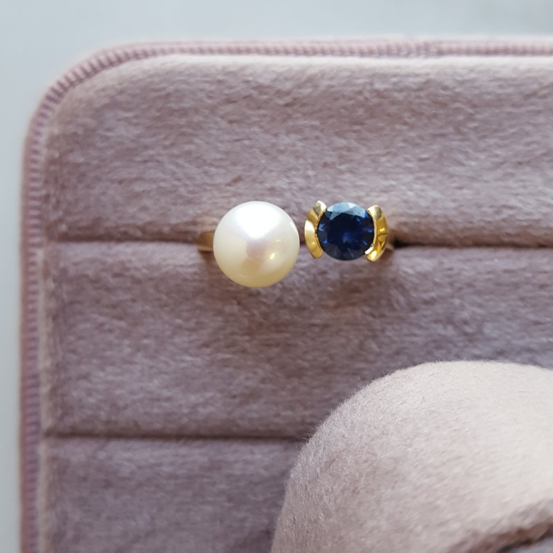 Parlé Pearl and Sapphire Elegant Ring
