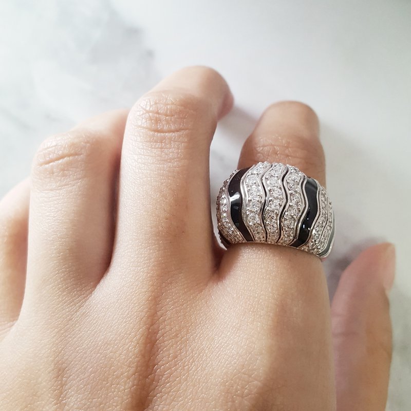 Luxury by Rene Hernandez Black Wave Cocktail Ring