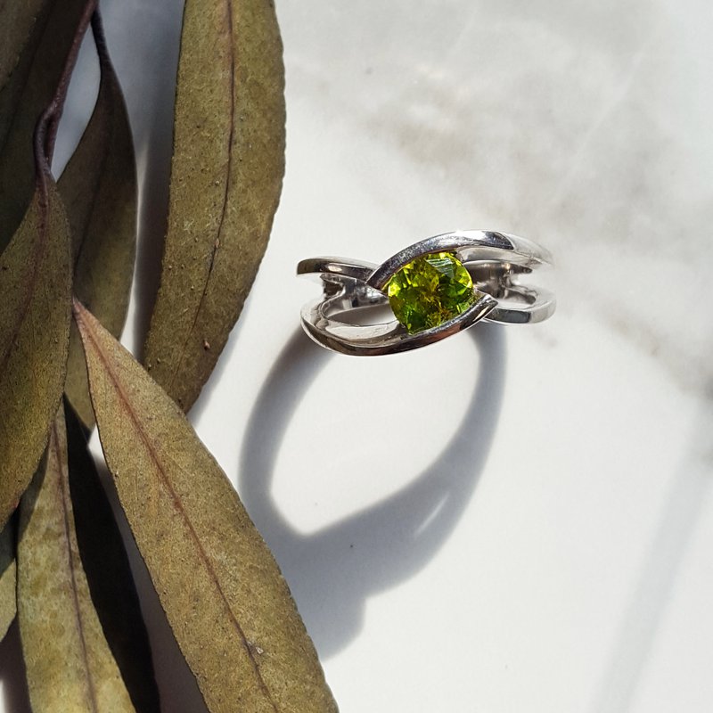 Arizona Peridot Silver Jewelry Peridot Double Curve Ring