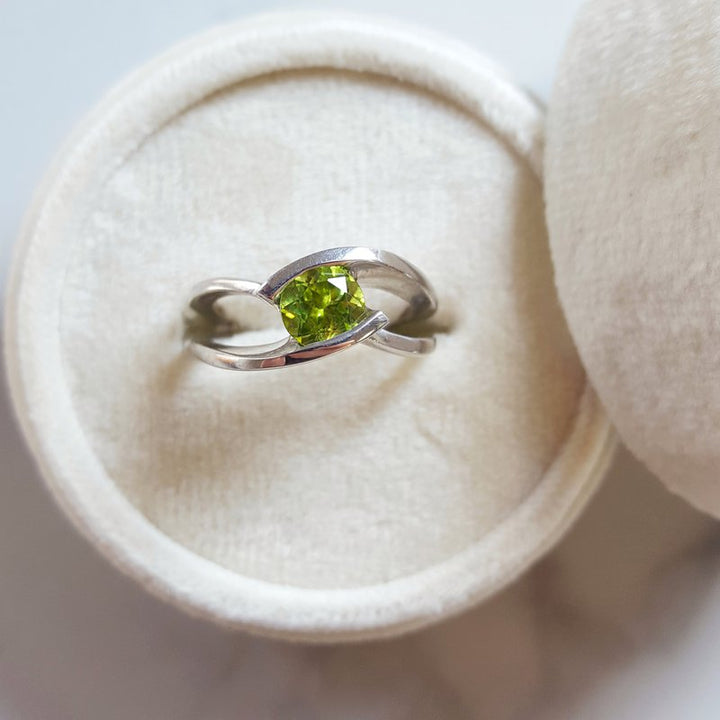 Arizona Peridot Silver Jewelry Peridot Double Curve Ring