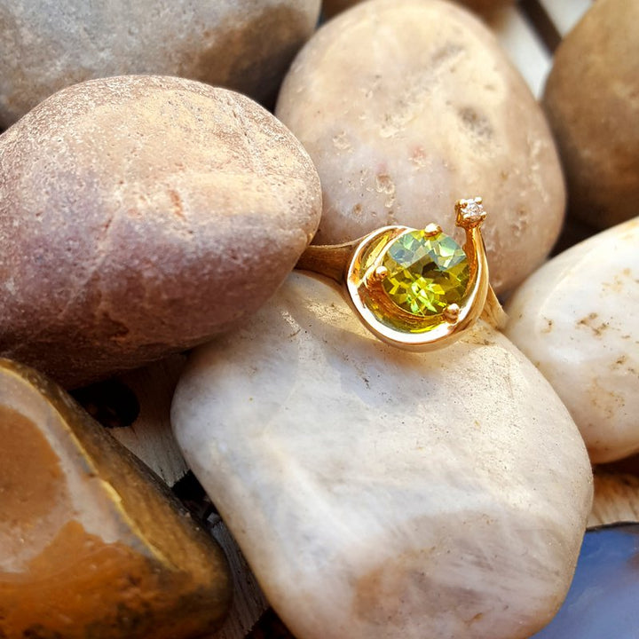 Arizona Peridot Gold Jewelry Shooting Star Ring