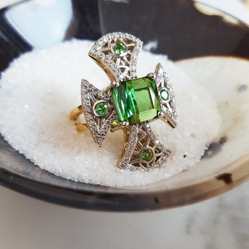 Luxury by Rene Hernandez Gothic Green Cross Ring 050529