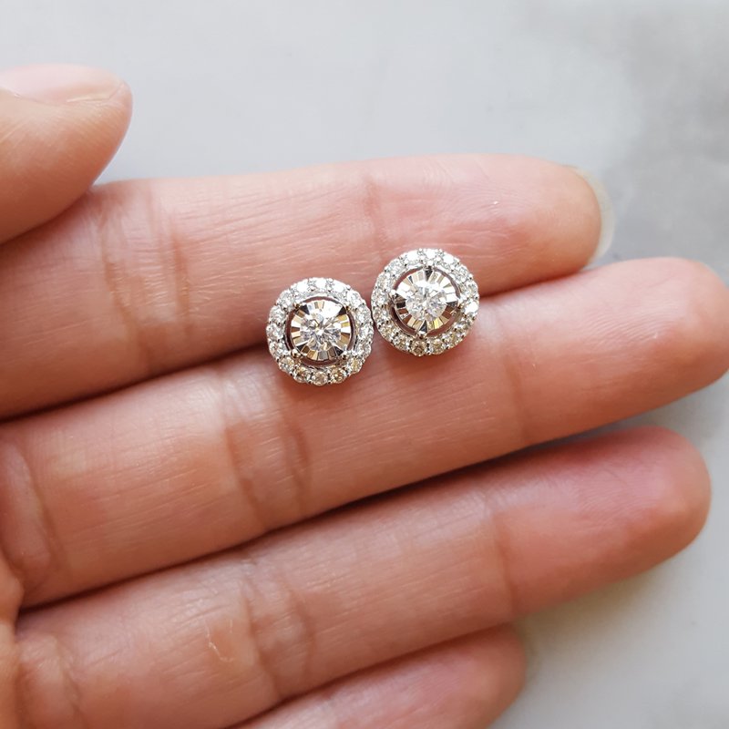 Gems One Diamond Halo Solitare Studs