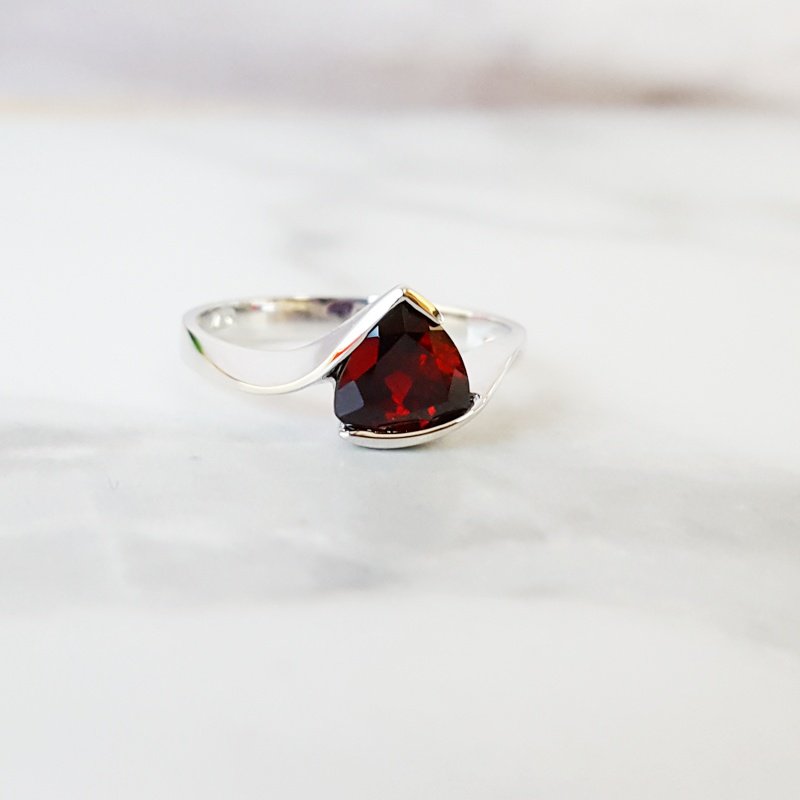 Arizona Anthill Garnet Gold Jewelry Bypass Half Bezel Ring 380345