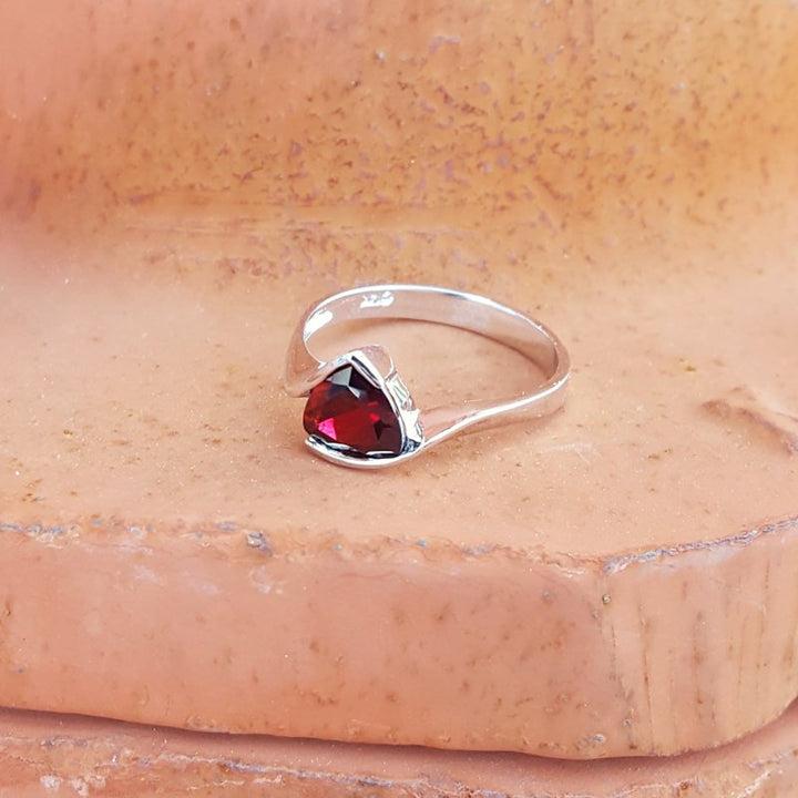 Arizona Anthill Garnet Gold Jewelry Bypass Half Bezel Ring