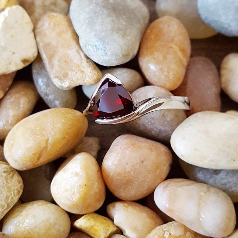 Arizona Anthill Garnet Gold Jewelry Bypass Half Bezel Ring