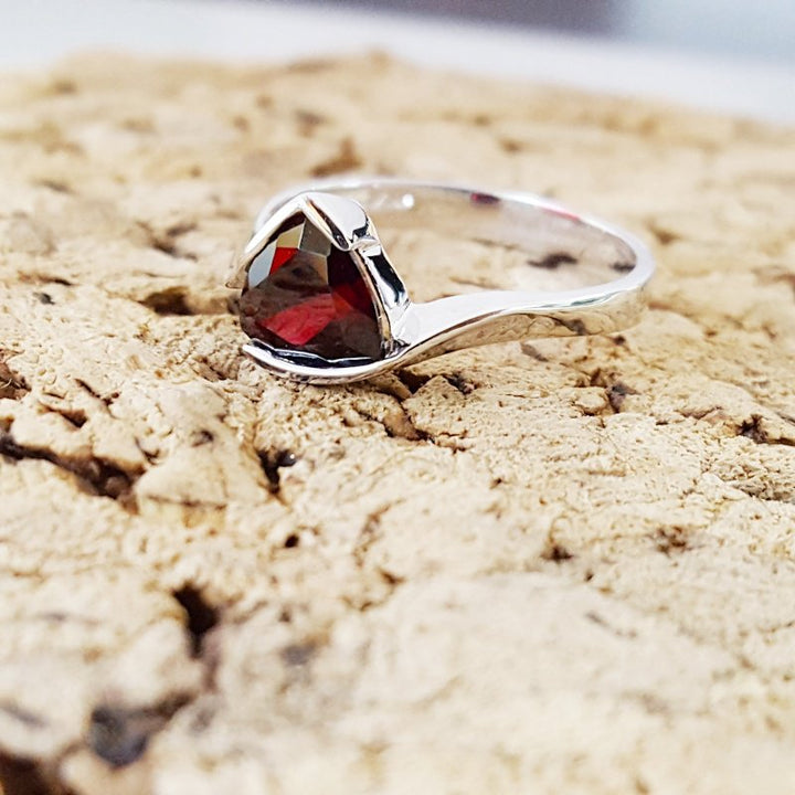 Arizona Anthill Garnet Gold Jewelry Bypass Half Bezel Ring