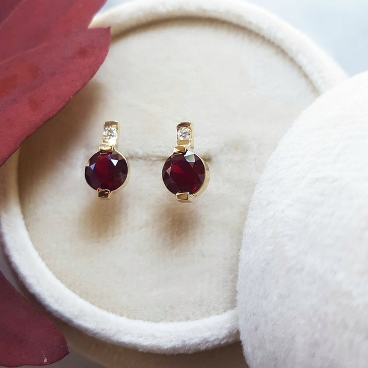 Arizona Anthill Garnet Gold Jewelry Bar Studs