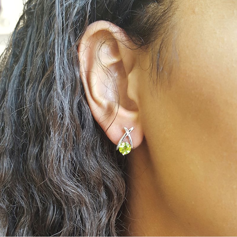 Arizona Peridot Silver Jewelry Criss-Cross Silver Peridot Studs
